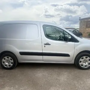 PEUGEOT PARTNER L1 DIESEL 850 1.6 BlueHDi 100 Professional Van 2018 - Image 3