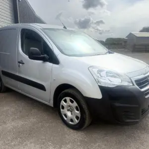 PEUGEOT PARTNER L1 DIESEL 850 1.6 BlueHDi 100 Professional Van 2018 - Image 10