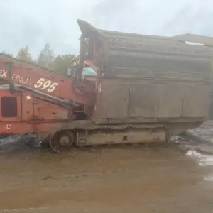 Terex Finley 595 box soil screener mobile scalping screen crusher - Image 10
