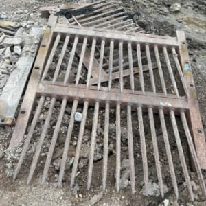 Warrior 1400 soil screener top deck fingers - Image 1
