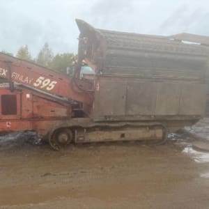Terex Finley 595 box soil screener mobile scalping screen crusher - Image 10